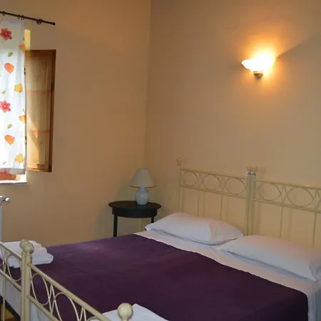 Leonina Villa *