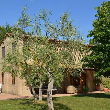 Leonina Pousada Siena